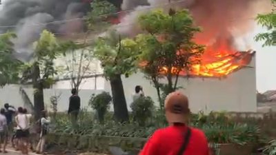 Gudang Plastik di Mojongapit Jombang Terbakar, Diduga Dipicu Percikan yang Mengenai Kardus