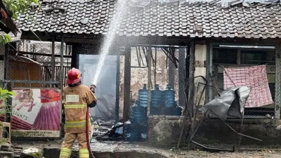 Diduga Bocor Gas LPG, Rumah di Badas Terbakar,  Satu Warga Luka Berat