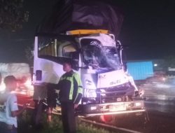 Truk Isuzu Tabrak Truk Mogok di Jombang, Satu Tewas di Tempat