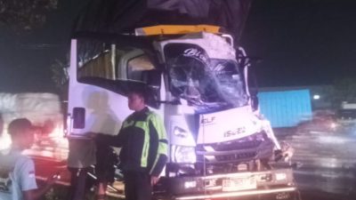 Truk Isuzu Tabrak Truk Mogok di Jombang, Satu Tewas di Tempat