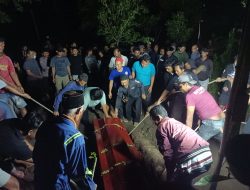 Isak Tangis Iringi Pemakaman Ibu dan Anak Korban Pembunuhan Nganjuk di Purwoasri Kediri