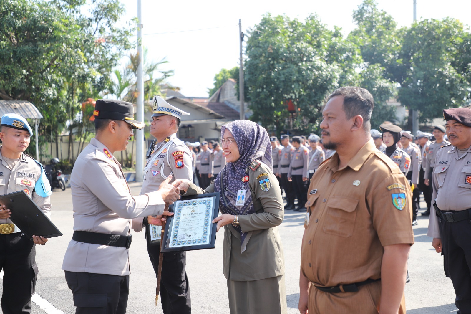 Kapolres Kediri Apresiasi Personel dan Warga Berprestasi dalam Mendukung Tugas Kepolisian