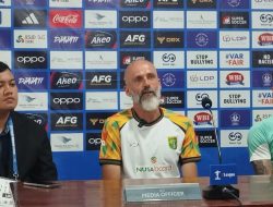 Optimistis Raih Kemenangan di Derby Jatim, Pelatih Persebaya Akui Kekuatan Persik Kediri