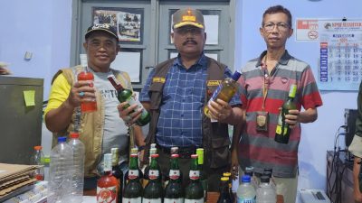 Satpol PP Jombang Gerebek Warung Penjual Miras Ilegal, Puluhan Botol Disita dari Dua Kecamatan