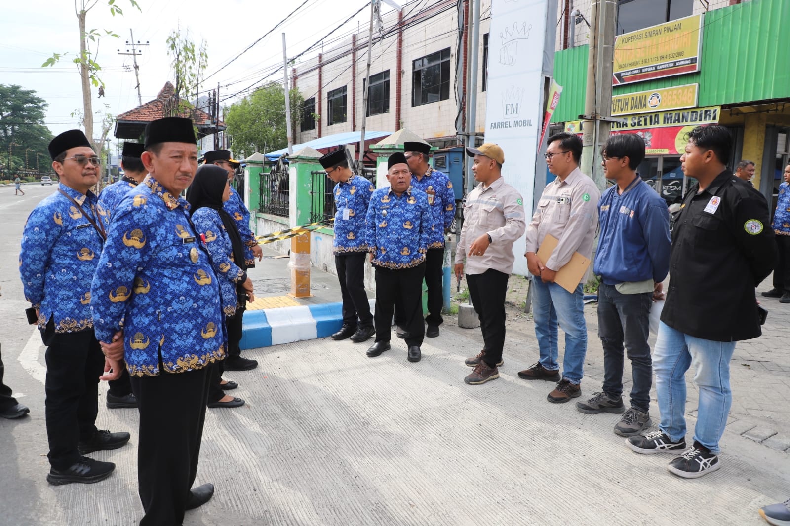 Wabup Jombang Sidak Proyek Puskesmas dan Trotoar, Pastikan Kualitas Pekerjaan di Lapangan
