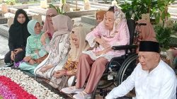 Hj Sinta Nuriyah Ziarahi Makam Gus Dur di Tebuireng Sehari Setelah Penganugerahan Gelar Pahlawan Nasional