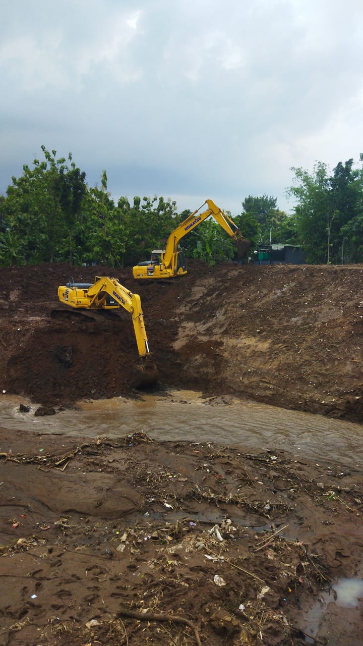 Cegah Banjir, PUPR Kabupaten Kediri Lakukan Normalisasi Sungai Dam Dau Jatirejo