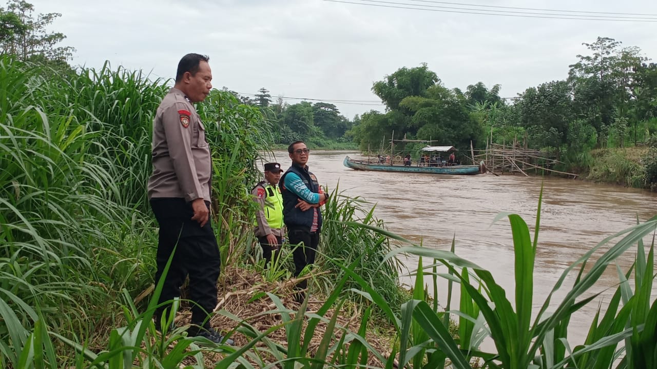 Sinergi Polsek Ngadiluwih dan BPBD Kediri Tangani Kasus Warga Tenggelam di Sungai Brantas