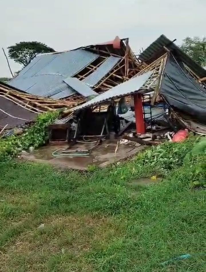 Puting Beliung Hantam Drenges Kertosono, Puluhan Rumah dan Kandang Ternak Rusak Parah