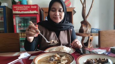 Asem-Asem Kambing Legendaris Bu Harsuni, Kuliner Ngluyu yang Bikin Ketagihan Pejabat hingga Warga