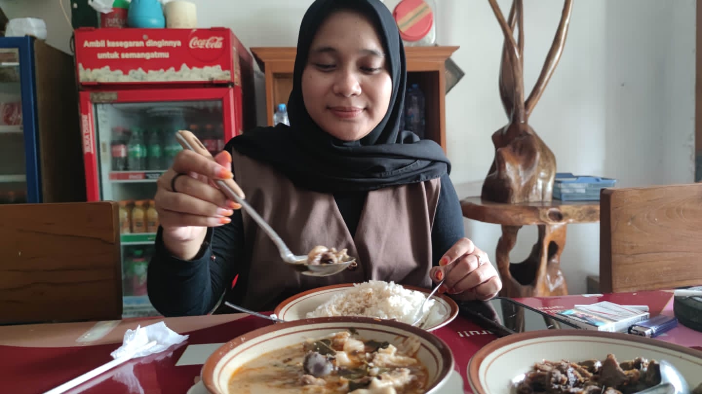 Asem-Asem Kambing Legendaris Bu Harsuni, Kuliner Ngluyu yang Bikin Ketagihan Pejabat hingga Warga