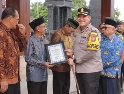 Kapolres Blitar Beri Penghargaan Poskamling Berprestasi sebagai Apresiasi Kepedulian Warga Jaga Kamtibmas