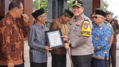 Kapolres Blitar Beri Penghargaan Poskamling Berprestasi sebagai Apresiasi Kepedulian Warga Jaga Kamtibmas