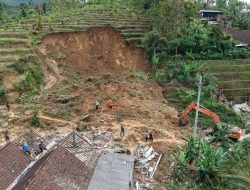 BPBD Ponorogo Kebut Evakuasi Material Longsor, Prioritaskan Pembukaan Akses Penghubung Dua Desa