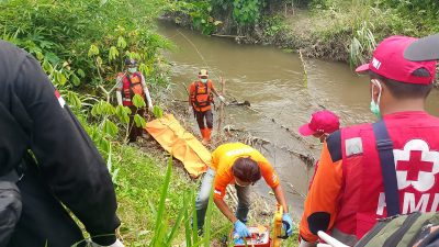 BPBD Kabupaten Kediri Evakuasi Jasad Anak Tenggelam di Sungai Brantas