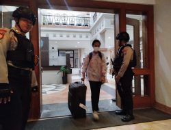 Usai Geledah Kantor Bupati, KPK Bawa Tiga Koper Diduga Berisi Dokumen Penting