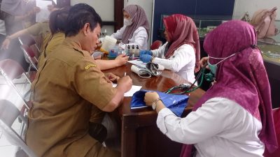 Peringati HUT Korpri dan Darma Wanita ke-26, Ratusan ASN Pemkab Kediri Ikut Donor Darah