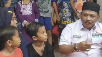 Tangis Haru Pecah, Ibu Siswa Viral Nganjuk Tak Menyangka Jalan Rusak Akan Segera Dibangun dan Didatangi Bupati