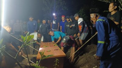 di rumah keluarga di Dusun Muneng Kulon, Desa Muneng, Kecamatan Purwoasri, Kabupaten Kediri.