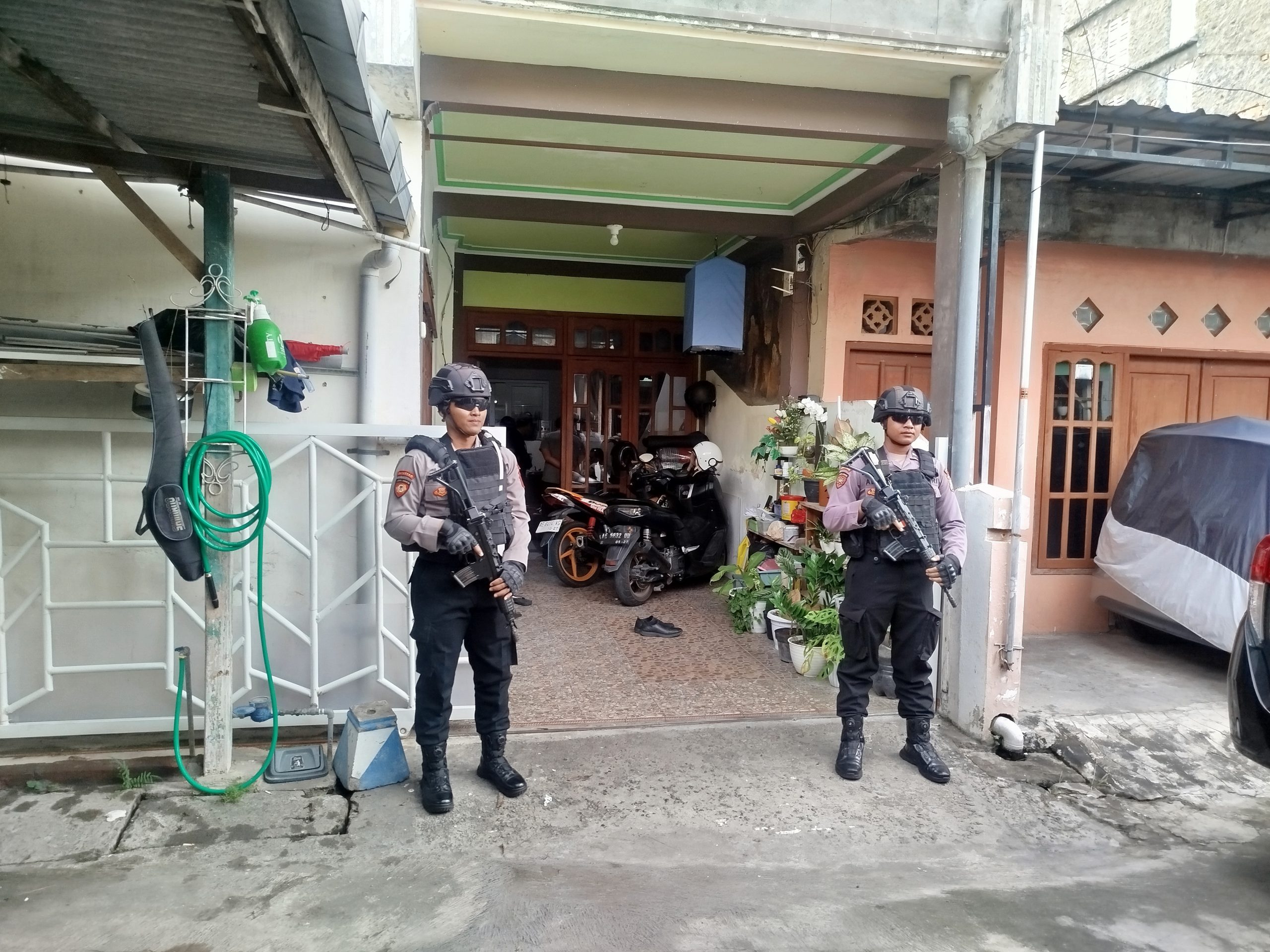 KPK Geledah Rumah Eks Pejabat Disbuparpora Ponorogo di Perumahan Kertosari Estate