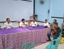 Bupati Marhaen Tinjau Jalan Rusak di Desa Perning, Perintahkan PUPR Segera Mulai Perbaikan