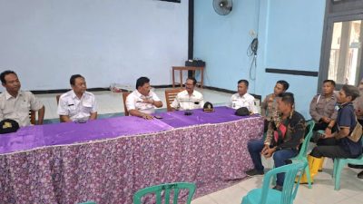 Bupati Marhaen Tinjau Jalan Rusak di Desa Perning, Perintahkan PUPR Segera Mulai Perbaikan