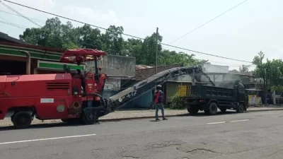 Jalan Raya Kediri–Blitar di Jalur Ringinrejo Mulai Diperbaiki, Warga Apresiasi Langkah Cepat Pemerintah