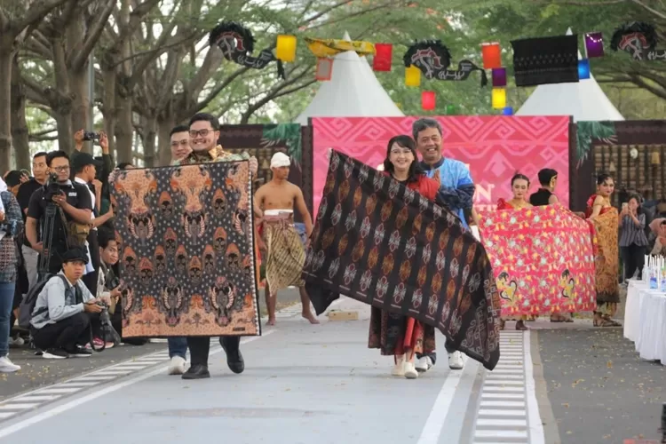 Dua Profesor Budaya Jerman Akan Teliti Batik Kabupaten Kediri