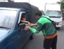 Salut! Komunitas Ojol Nganjuk Turun ke Jalan, Galang Dana untuk Korban Erupsi Semeru