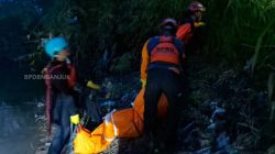 Pria Tanpa Identitas Ditemukan Tewas Mengambang di Sungai Pace, Dievakuasi ke RS Bhayangkara Nganjuk