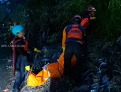 Pria Tanpa Identitas Ditemukan Tewas Mengambang di Sungai Pace, Dievakuasi ke RS Bhayangkara Nganjuk