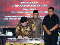 Rapat Paripurna, Mas Dhito dan DPRD Kabupaten Kediri Sepakati Raperda APBD 2026