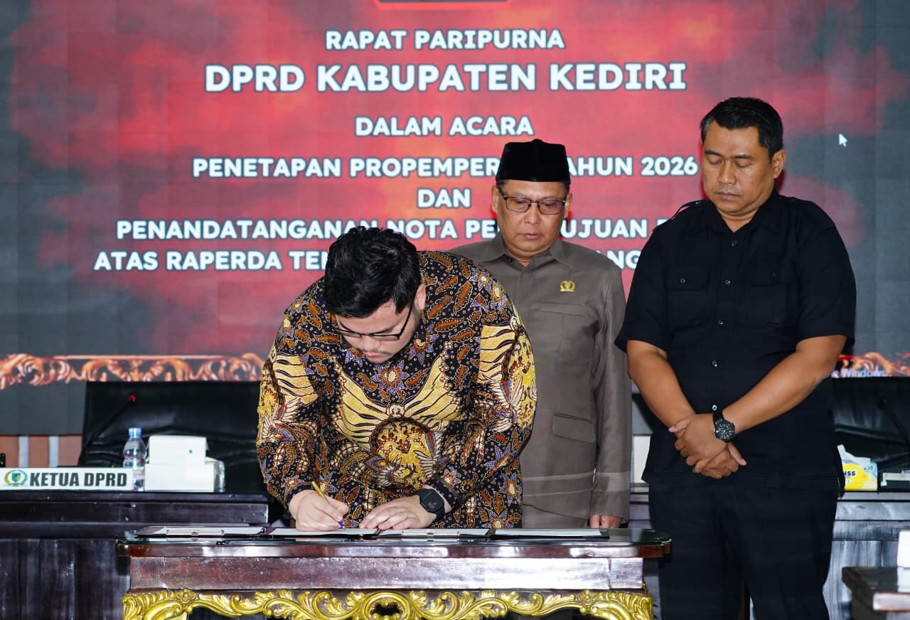 Mas Dhito dan DPRD Kediri Sepakati Raperda APBD 2026 dalam Sidang Paripurna