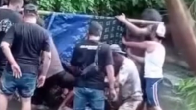 Cari Rumput, Warga Temukan Mayat Tersangkut Batu di Sungai Gilis