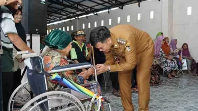 Sebanyak 212 Lansia di Blitar Terima Bantuan PKH Plus Tahap IV, Masing-Masing Dapat Rp 500 Ribu