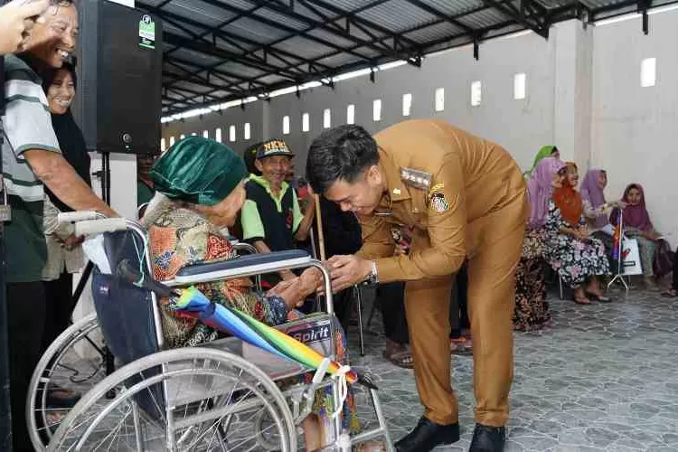 Sebanyak 212 Lansia di Blitar Terima Bantuan PKH Plus Tahap IV, Masing-Masing Dapat Rp 500 Ribu