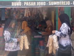 Sambut Hari Guru dan PGRI, SMPN 2 Ngasem Ajak Guru dan Siswa Belanja UMKM di Pasar Sumberjo