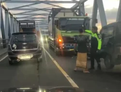 Pick-up Tabrak Truk di Jembatan Kertosono, Sopir Asal Sidoarjo Luka-Luka
