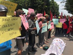 Aksi di Kantor Kejaksaan Blitar, Ampera Desak Penuntasan Dugaan Korupsi