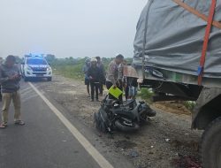 Karyawati Pabrik di Lamongan Tewas Usai Tabrak Belakang Truk Parkir di Jalan Lingkar Utara