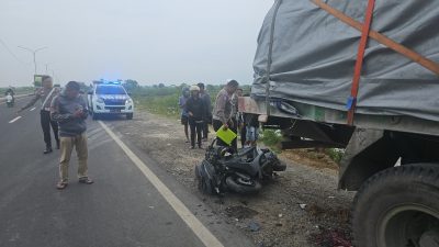 Karyawati Pabrik di Lamongan Tewas Usai Tabrak Belakang Truk Parkir di Jalan Lingkar Utara