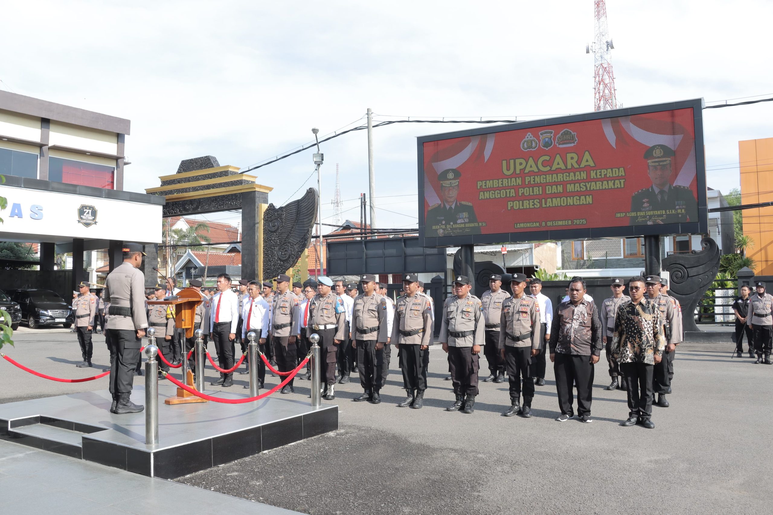 Sebanyak 41 Personel dan Warga Lamongan Terima Penghargaan dari Kapolres