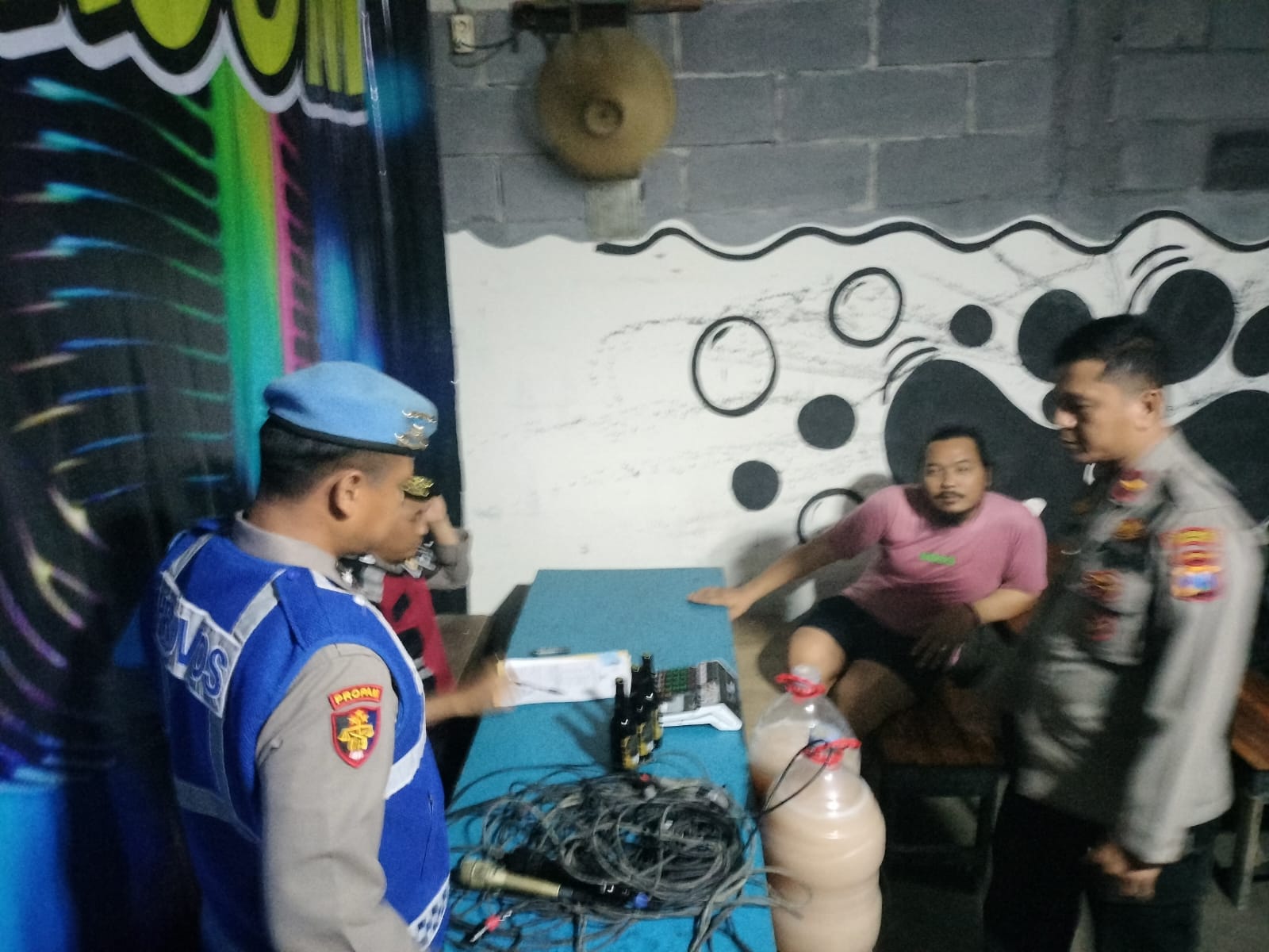 Razia Pekat Polsek Sukodadi, Kafe di Plumpang Diduga Edarkan Miras, Puluhan Liter Tuak Diamankan