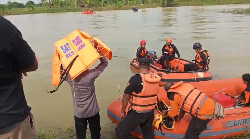Hari Kedua Pencarian Santri Tenggelam di Waduk Penguripan, Tim SAR Kerahkan Empat Perahu Karet