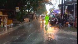 Petugas Polsek Sugio yang di pimpin AKP Jinanto mendatangi TKP.