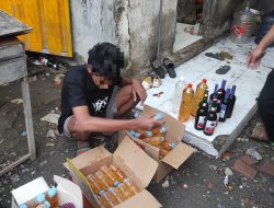 Dua Warung Penjual Miras di Brondong Digerebek Polisi, Ratusan Botol Oplosan Disita