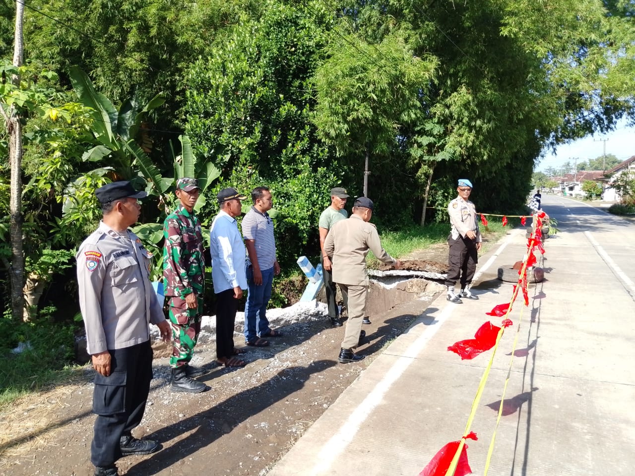 Jalan Sukorame–Slaji Longsor, Polisi Lakukan Pengamanan Lokasi