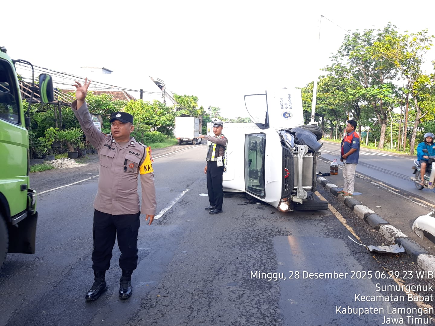 Mobil Berlogo BGN Terguling di Jalur Babat–Lamongan, Pengemudi Selamat