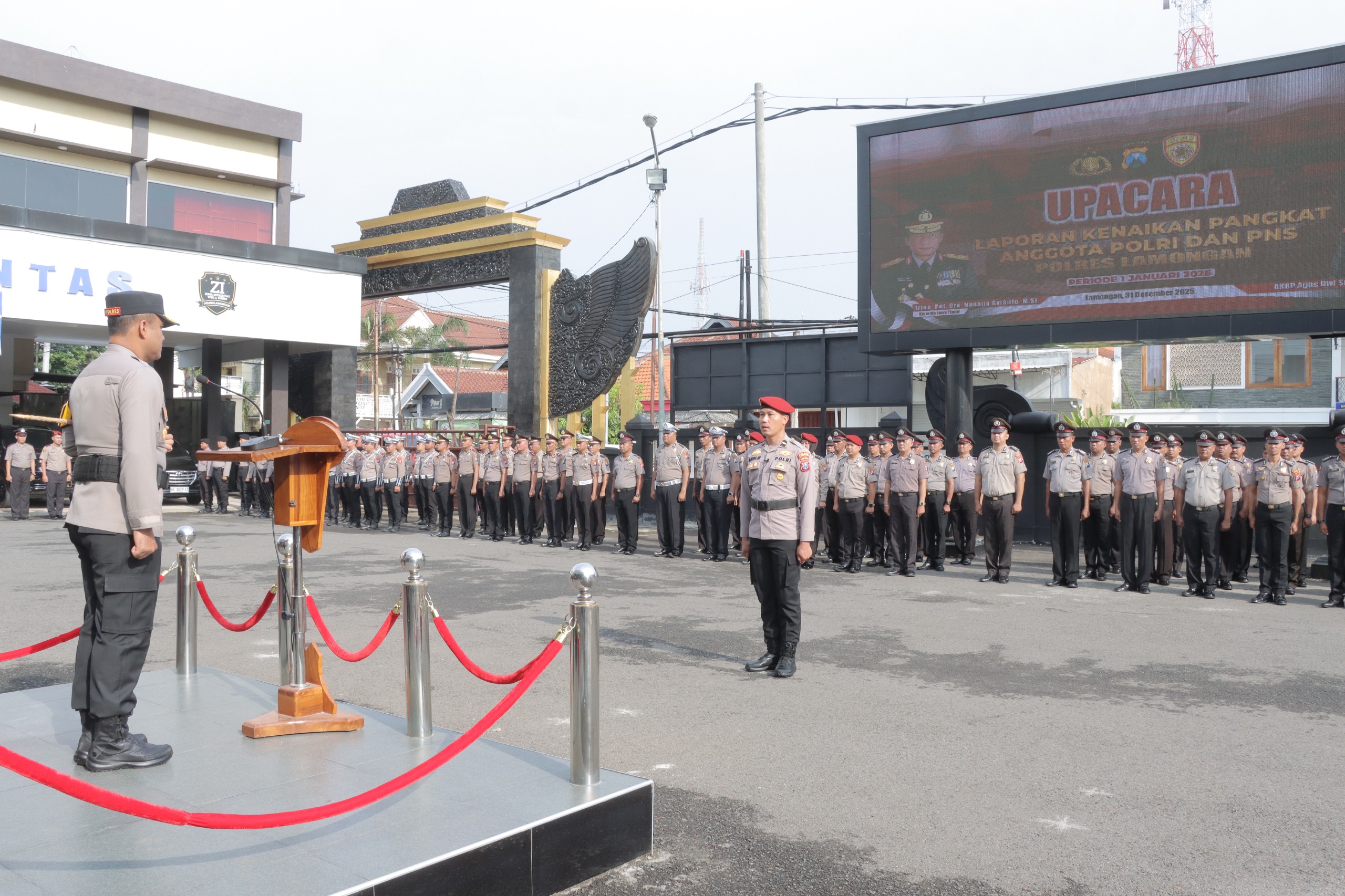 Momen Akhir Tahun, 92 Personel Polres Lamongan Naik Pangkat