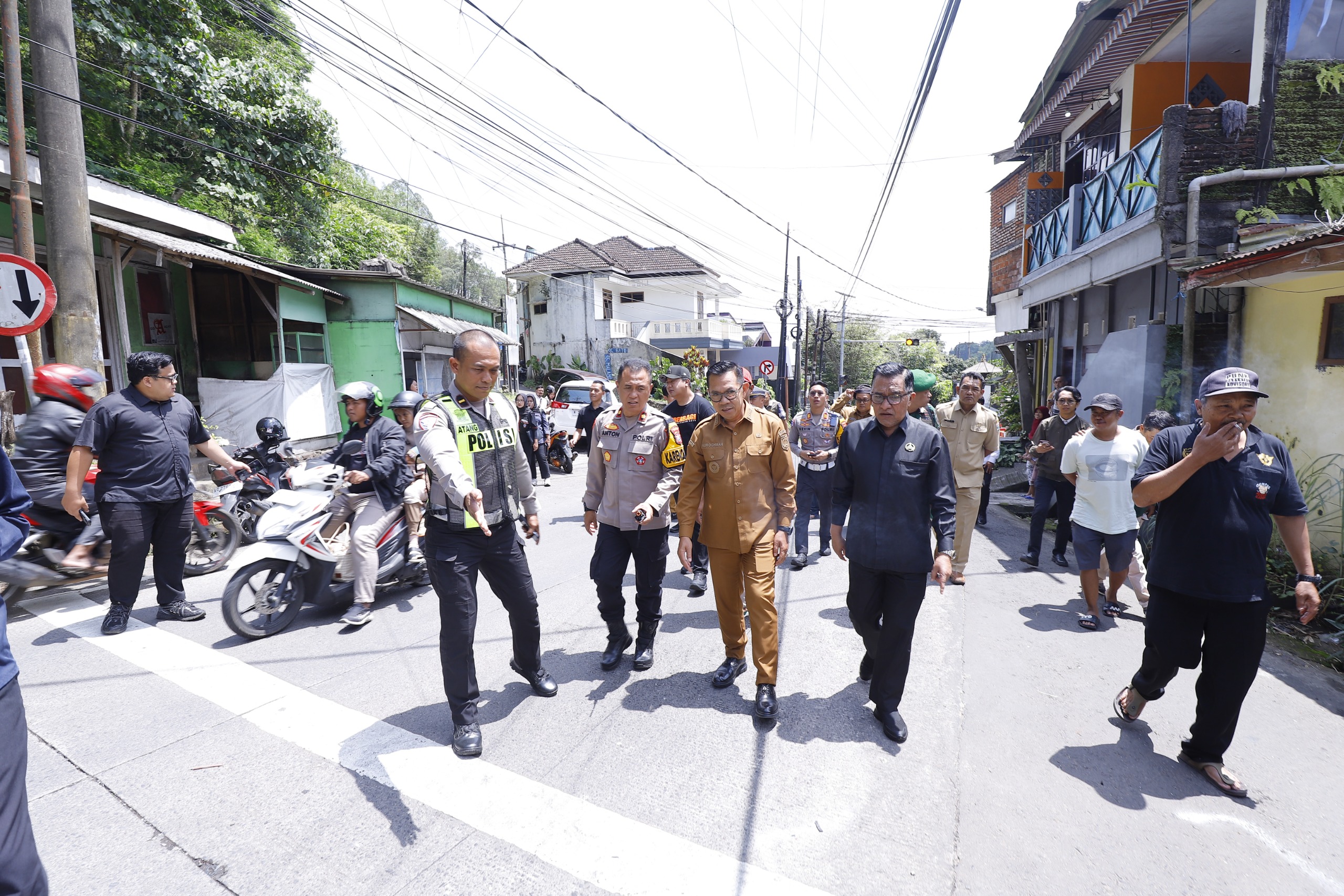 Usai Kecelakaan Maut, Wali Kota Batu Tinjau Jalur Klemuk dan Putuskan Penutupan Sementara